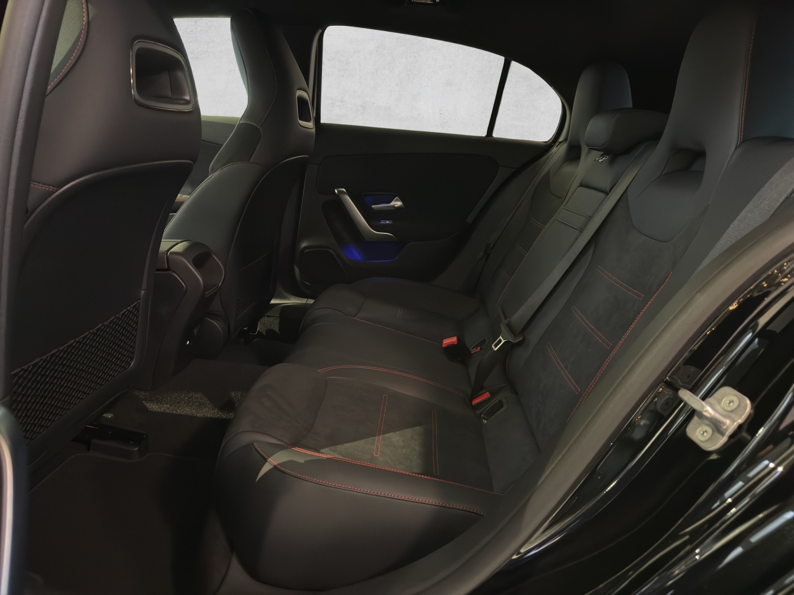 MERCEDES-BENZ A 220 AMG Line 4M W177-image-2