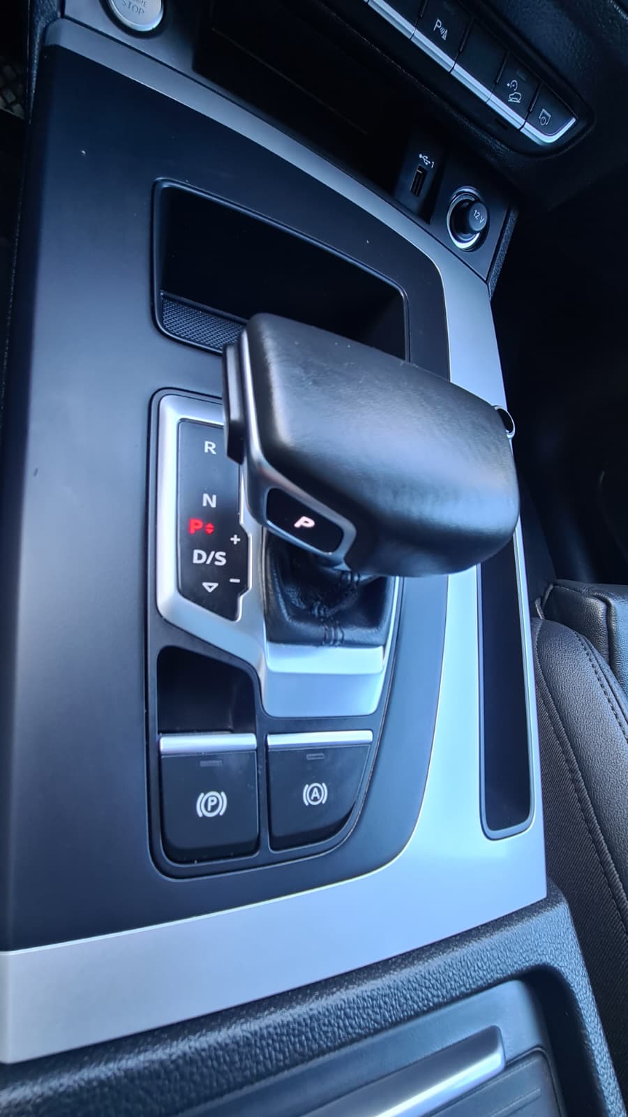 AUDI Q5 40 TDI quattro S-tronic ** Voll-Leder ** GR-Navi ** Totwinkel-Assistent ** Panorama-Glasdach ** Head UP Display ** Ab MFK **-image-12
