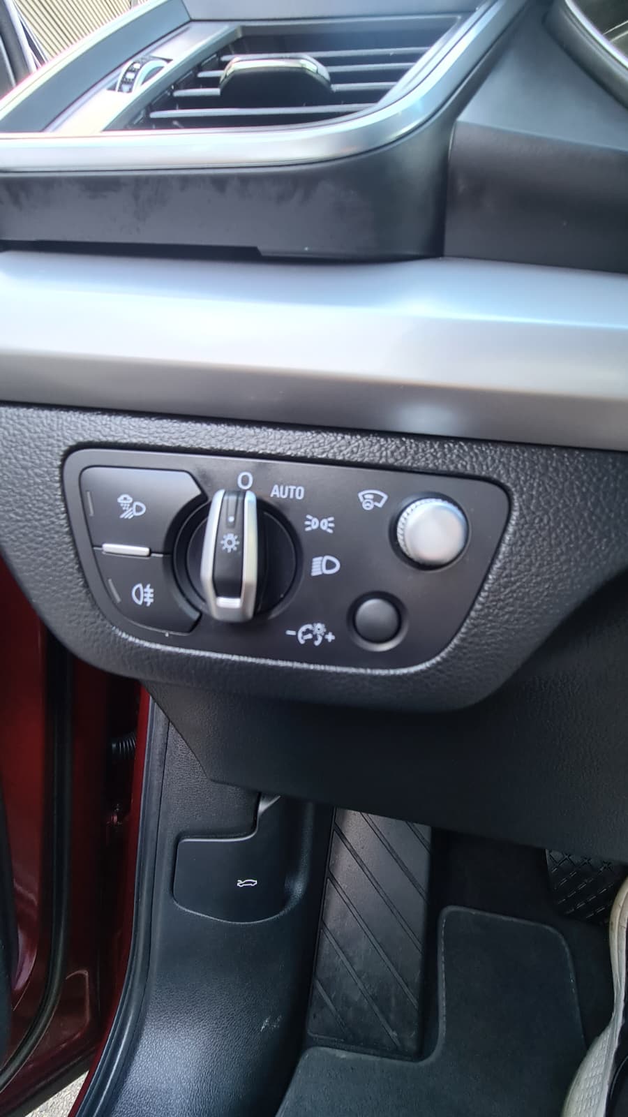 AUDI Q5 40 TDI quattro S-tronic ** Voll-Leder ** GR-Navi ** Totwinkel-Assistent ** Panorama-Glasdach ** Head UP Display ** Ab MFK **-image-11