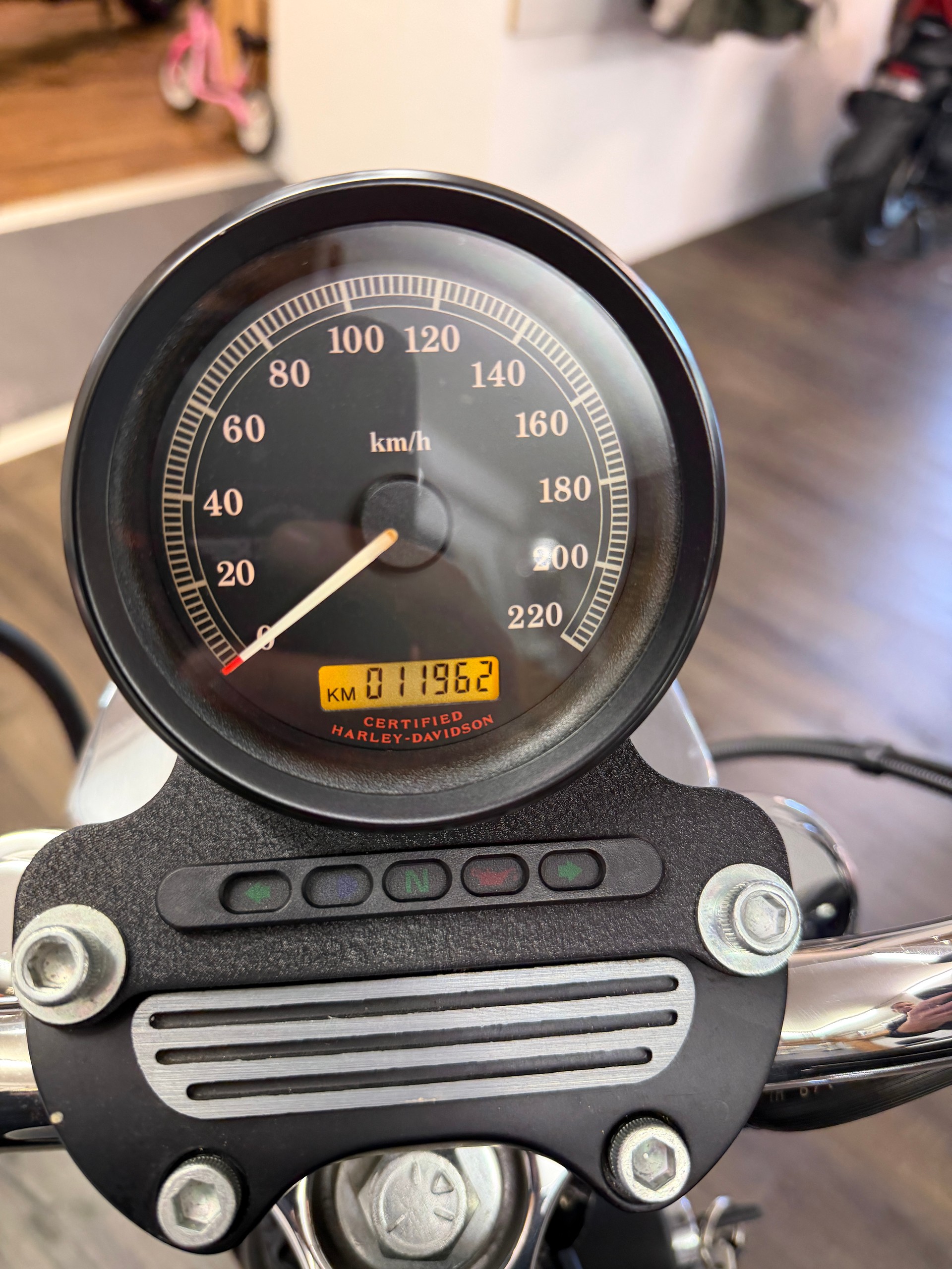 HARLEY-DAVIDSON XL 883 Hugger-image-8
