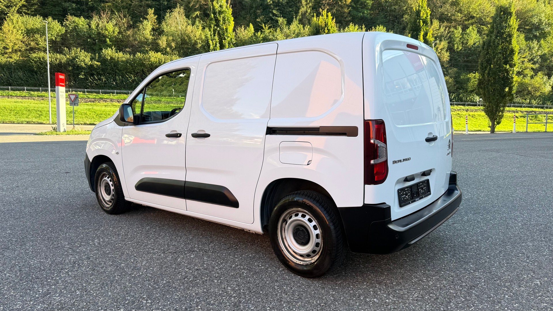 CITROEN Berlingo Van 1.6 Blue HDi 100 s/s Club-image-3