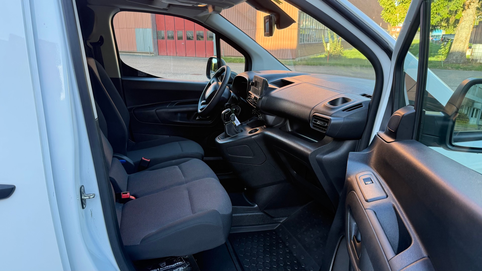 CITROEN Berlingo Van 1.6 Blue HDi 100 s/s Club-image-8