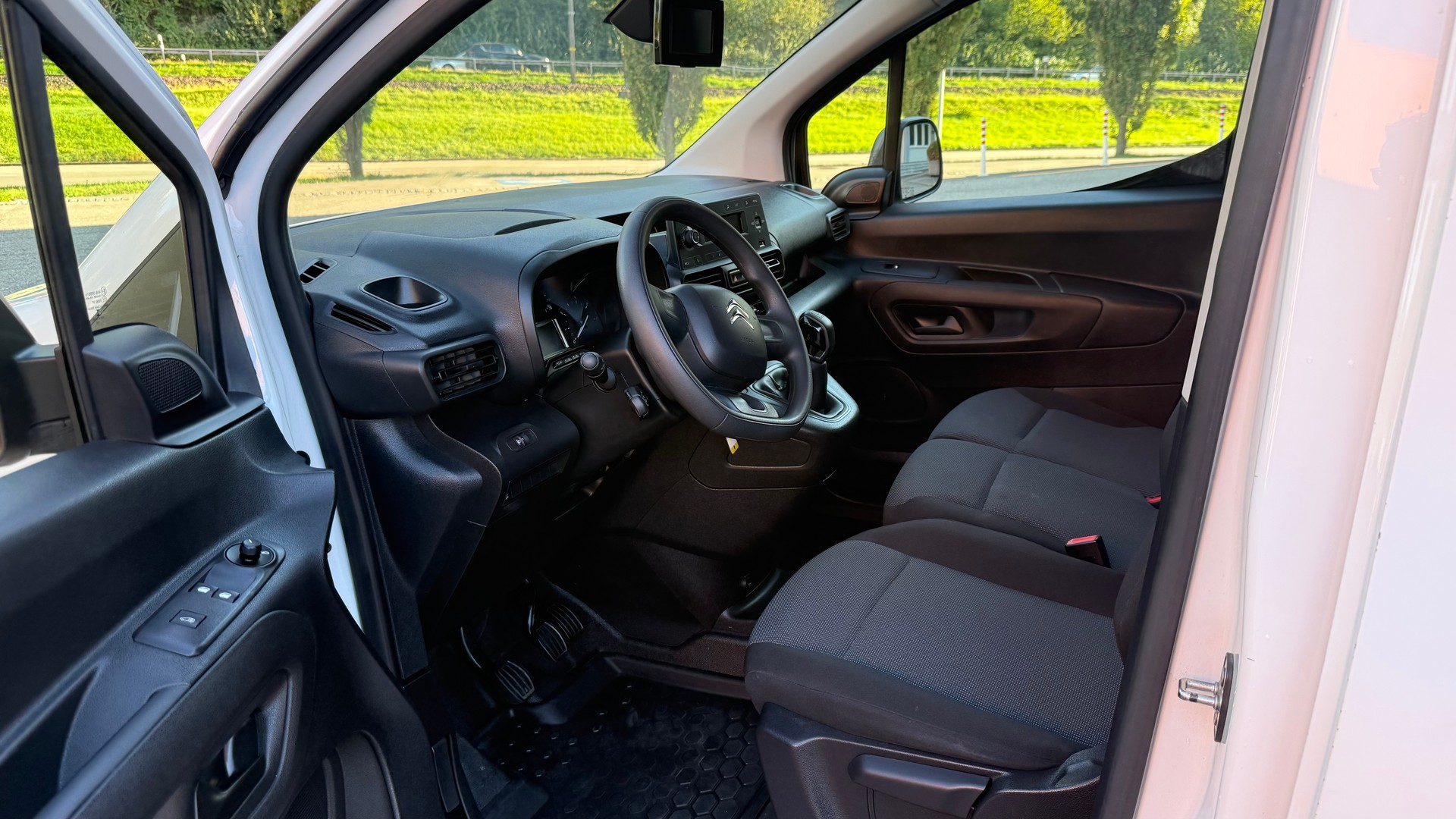CITROEN Berlingo Van 1.6 Blue HDi 100 s/s Club-image-9