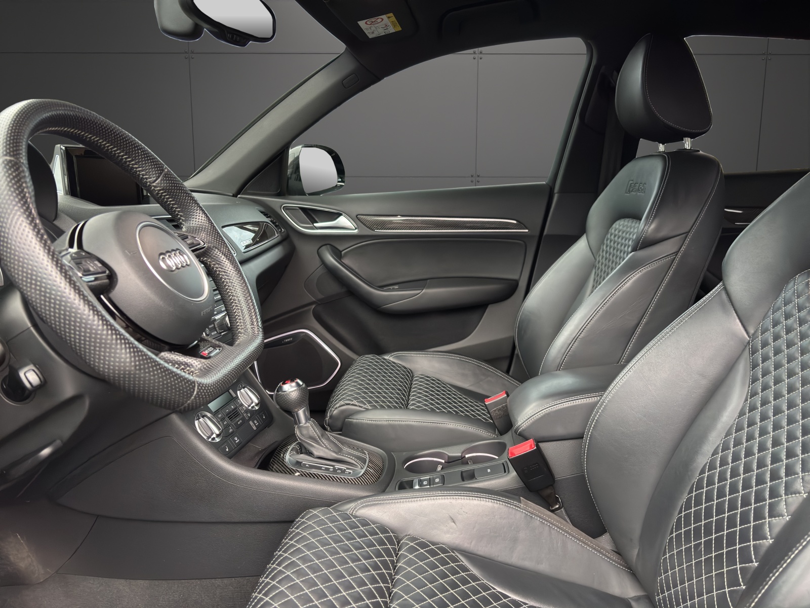 AUDI RS Q3 2.5 TFSI quattro S-tronic-image-2