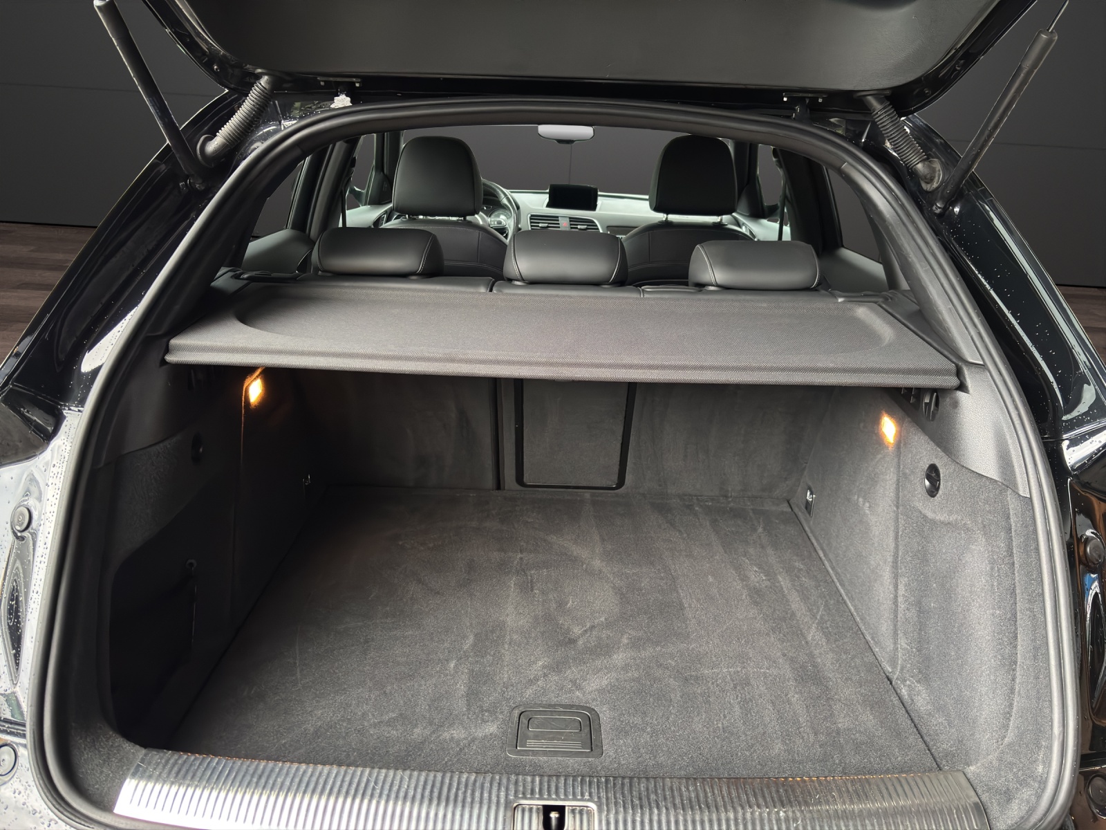 AUDI RS Q3 2.5 TFSI quattro S-tronic-image-15