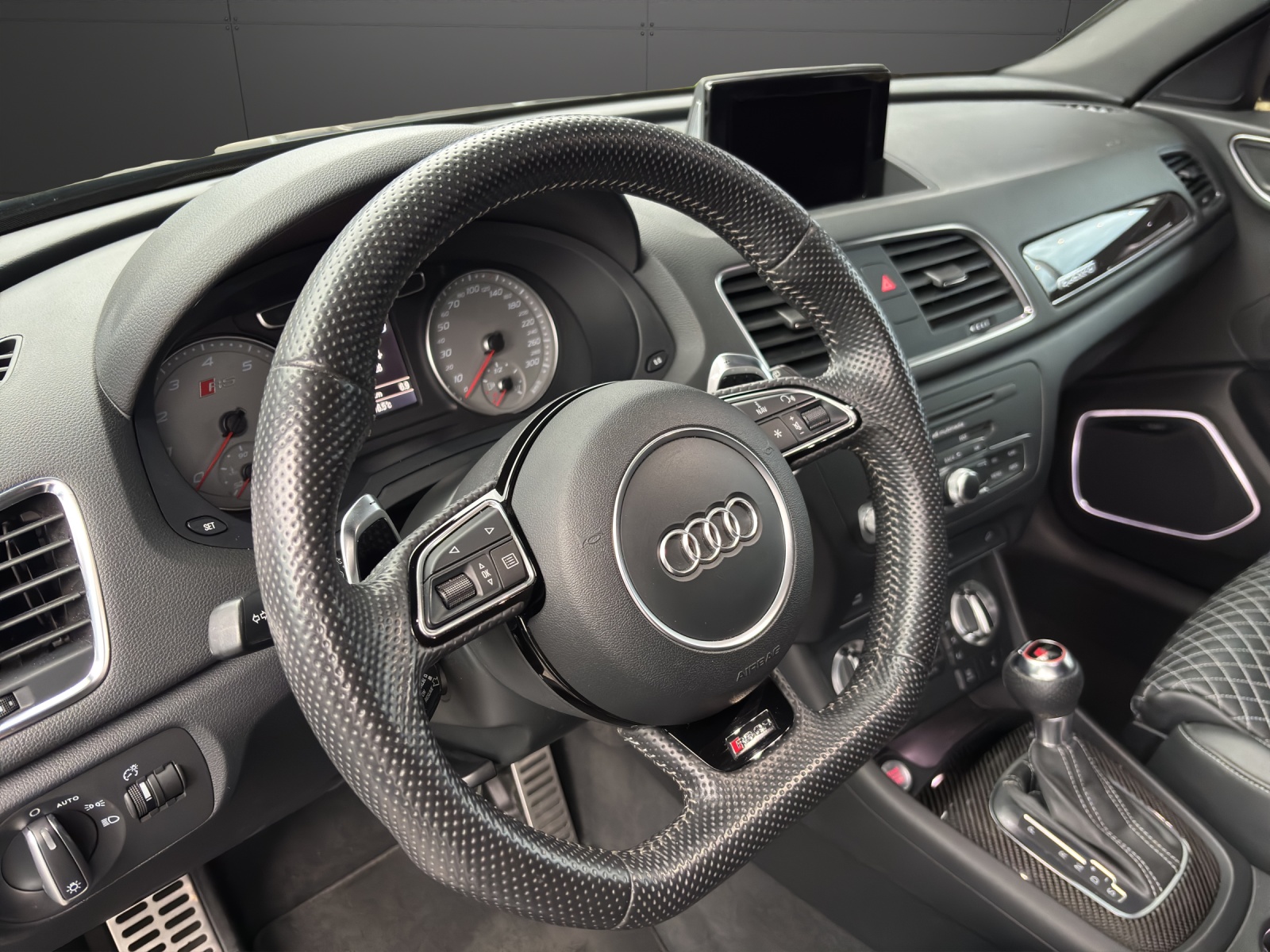 AUDI RS Q3 2.5 TFSI quattro S-tronic-image-4