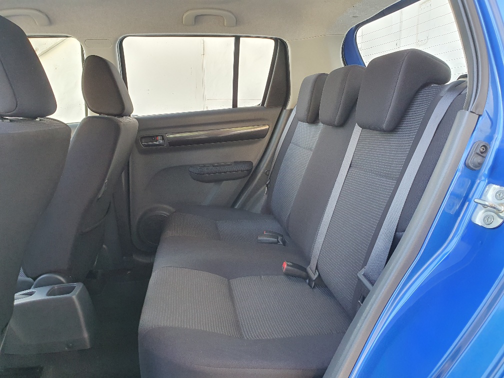 SUZUKI Swift 1.3i 16V GL Top Piz Sulai LE 4x4-image-7