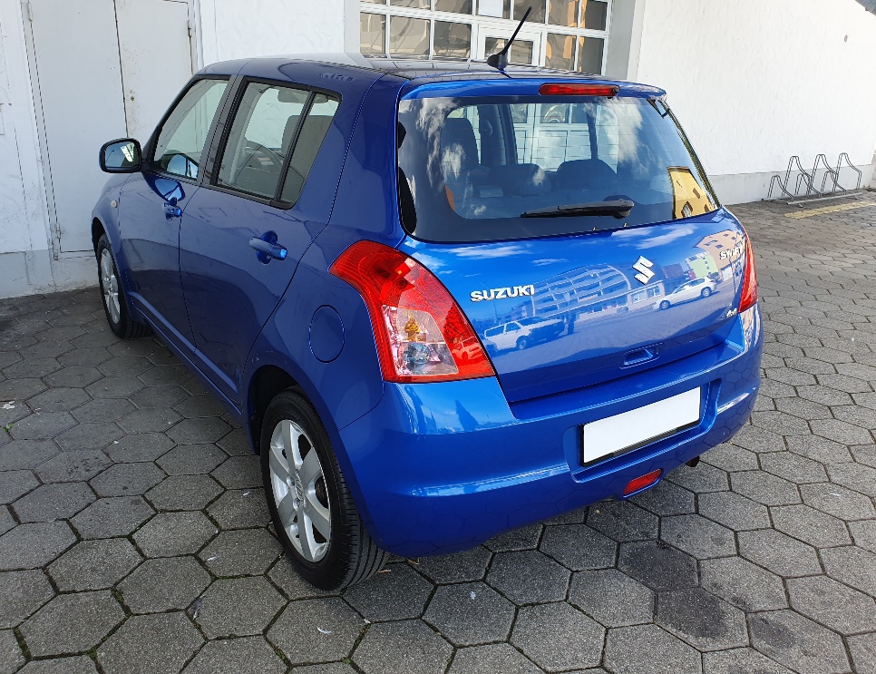 SUZUKI Swift 1.3i 16V GL Top Piz Sulai LE 4x4-image-3