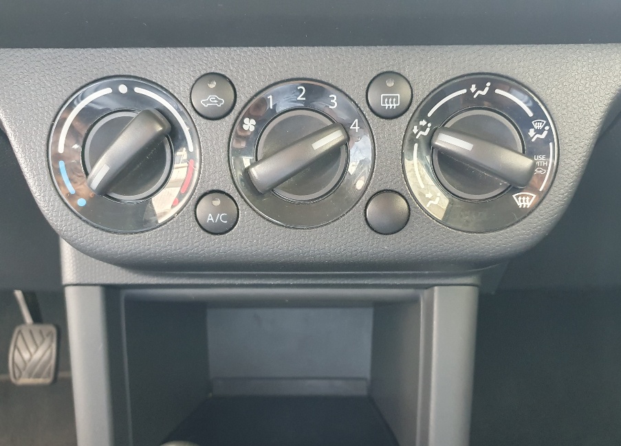 SUZUKI Swift 1.3i 16V GL Top Piz Sulai LE 4x4-image-12