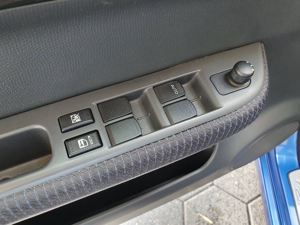 SUZUKI Swift 1.3i 16V GL Top Piz Sulai LE 4x4-image-8