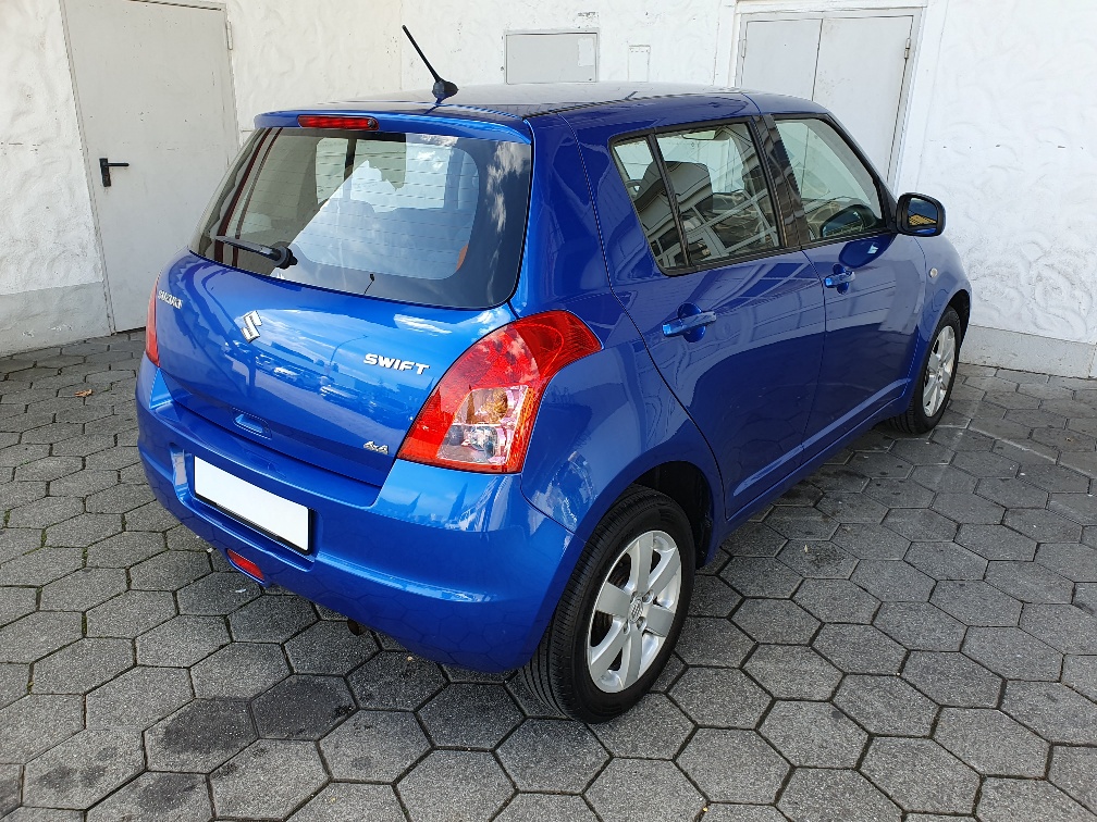 SUZUKI Swift 1.3i 16V GL Top Piz Sulai LE 4x4-image-2