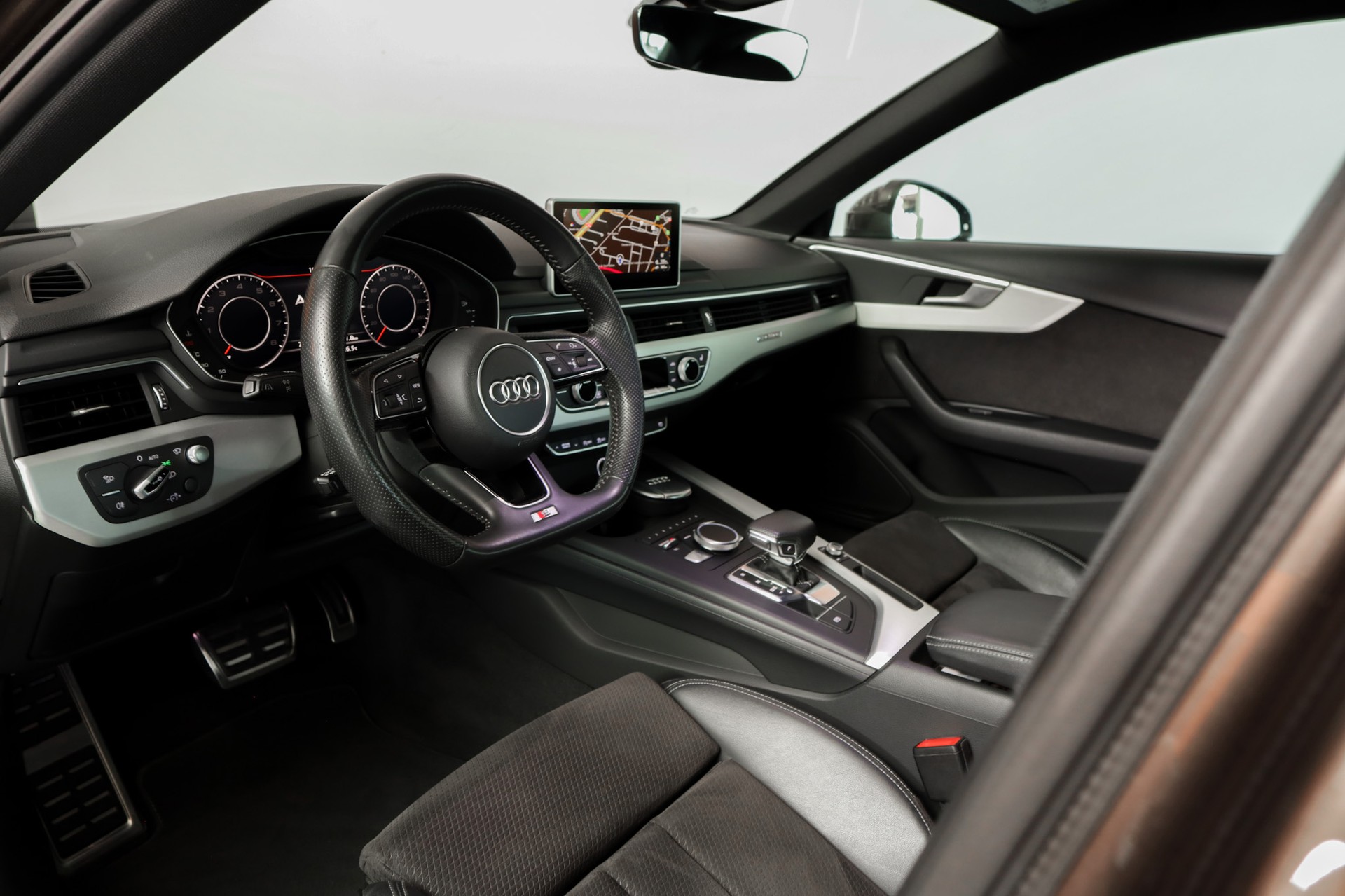 AUDI A4 Limousine 2.0 TFSI S-Line quattro Argus Brown-image-11
