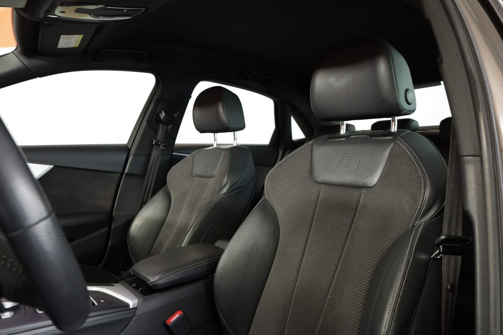 AUDI A4 Limousine 2.0 TFSI S-Line quattro Argus Brown-image-14