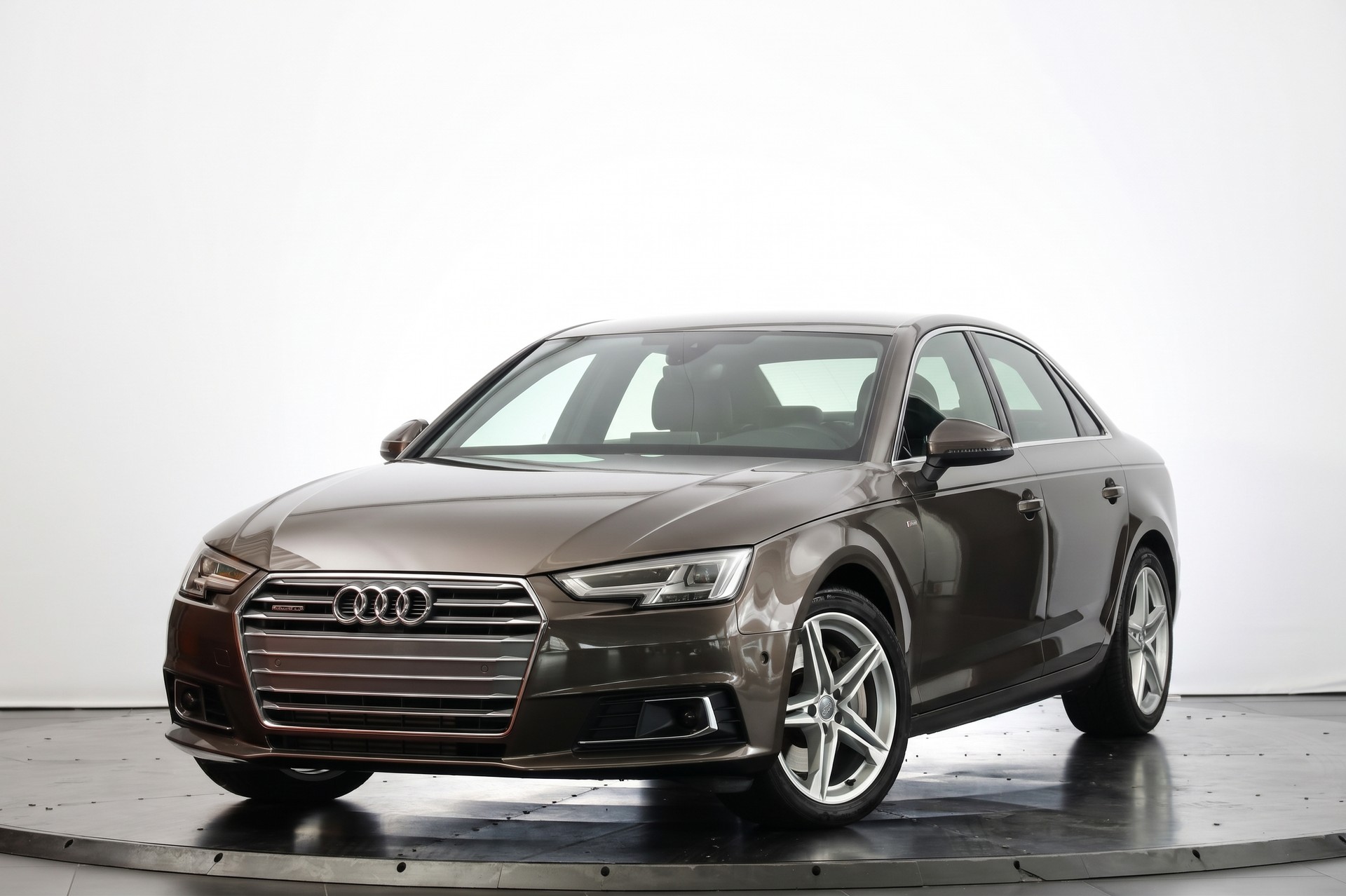 AUDI A4 Limousine 2.0 TFSI S-Line quattro Argus Brown-image-3