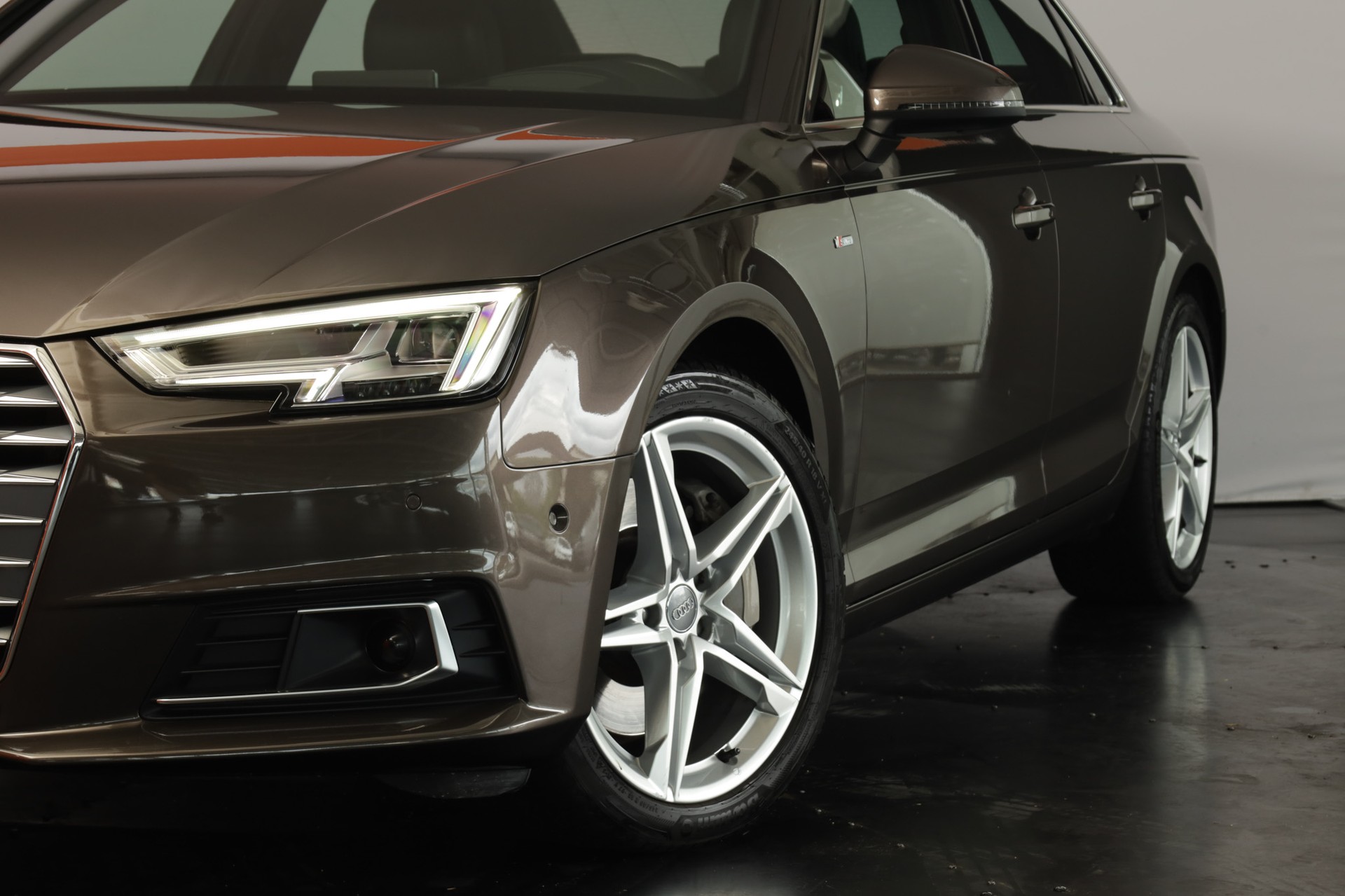 AUDI A4 Limousine 2.0 TFSI S-Line quattro Argus Brown-image-8