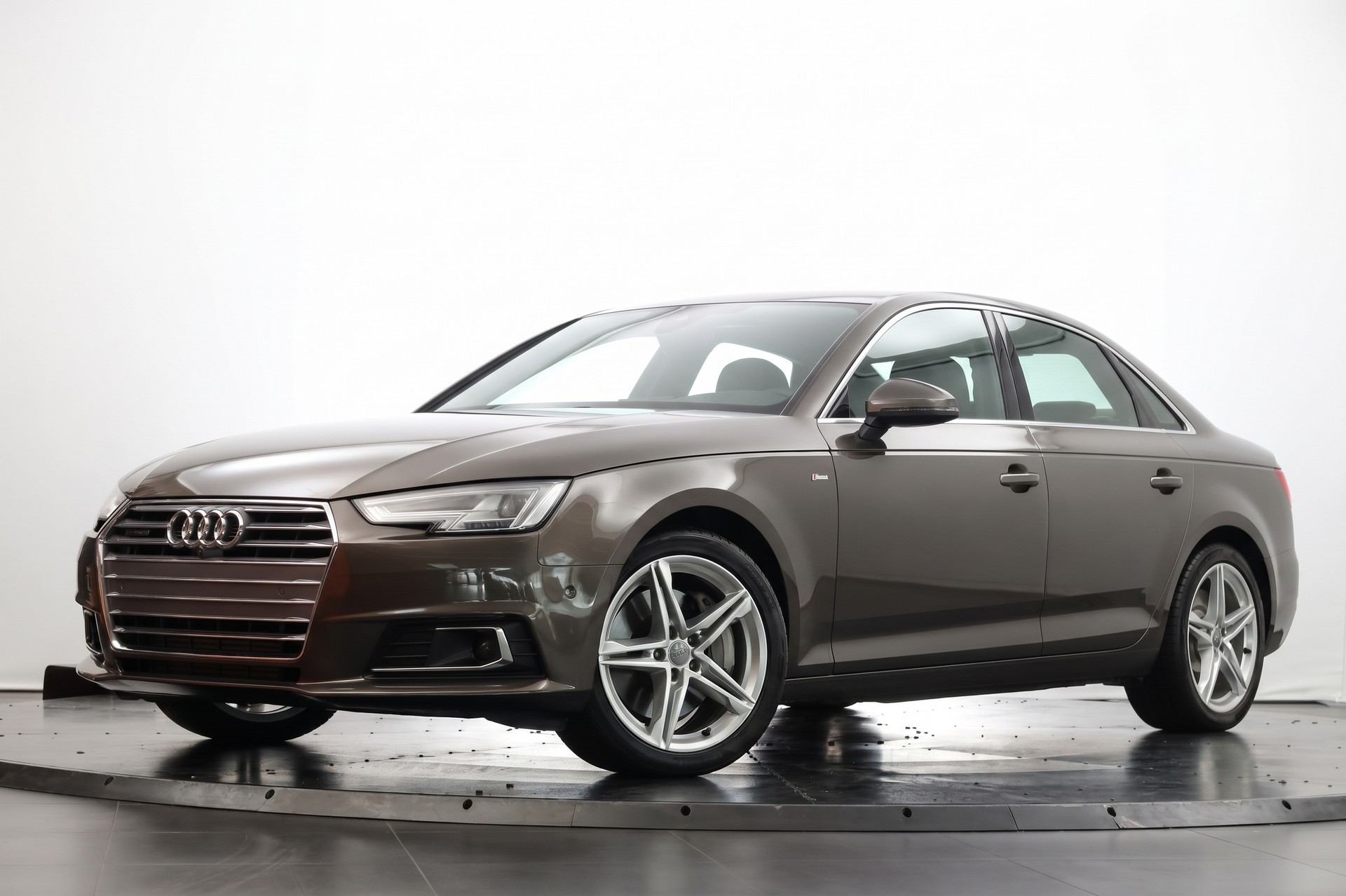 AUDI A4 Limousine 2.0 TFSI S-Line quattro Argus Brown-image-4