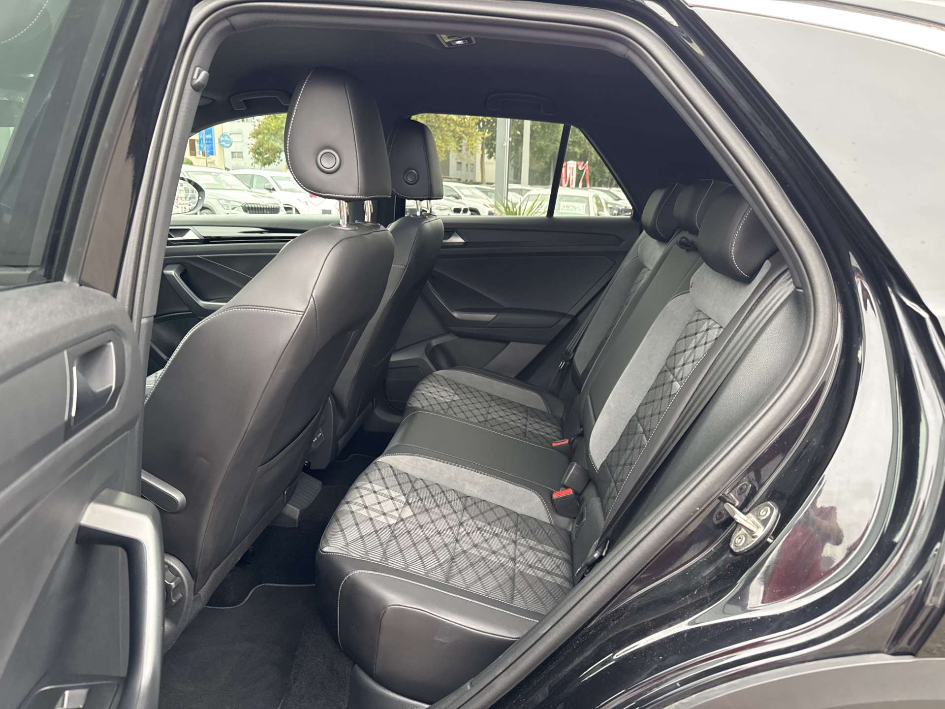 VW T-Roc 1.5 TSi EVO R-Line DSG-Automat-image-6