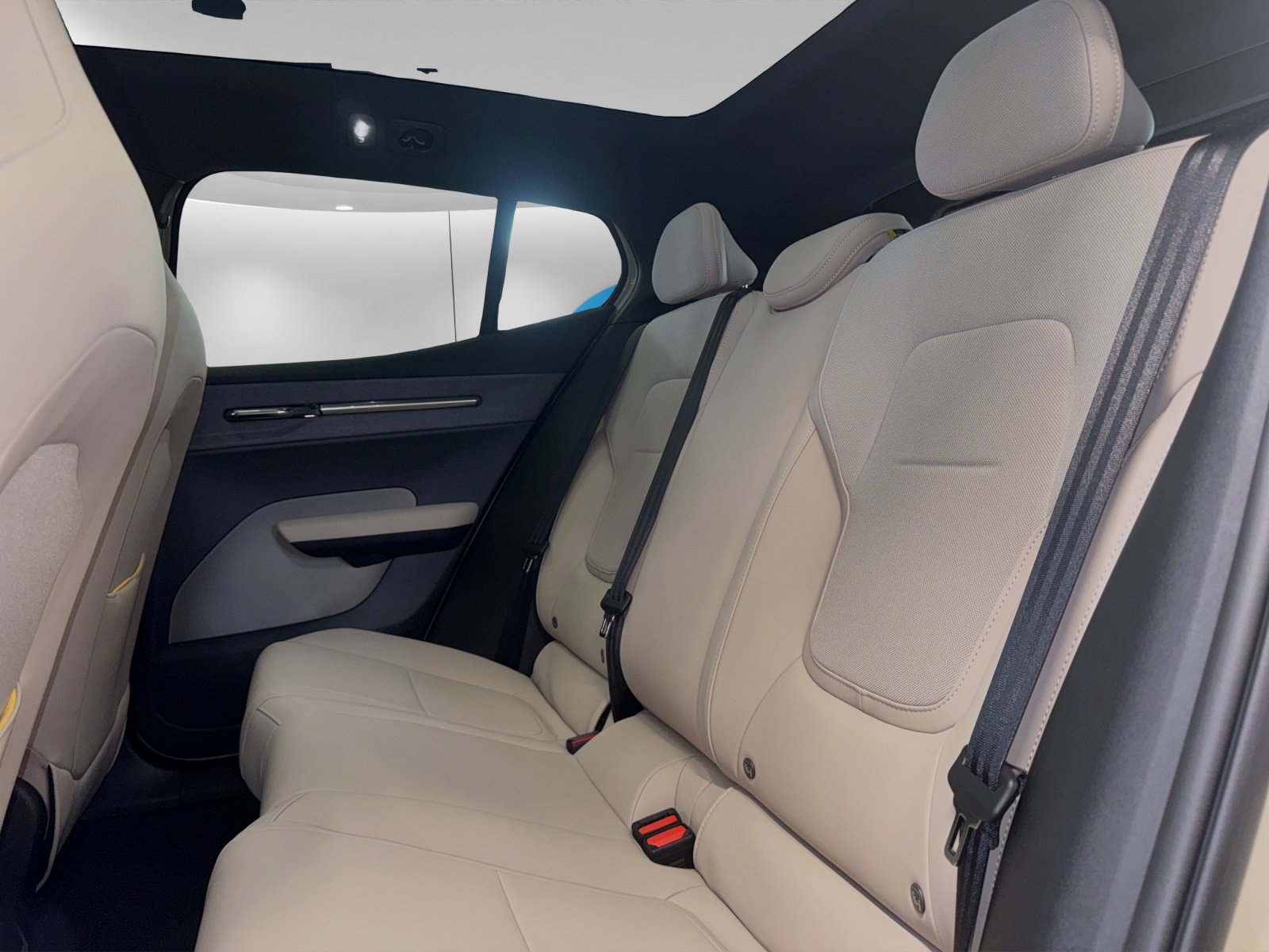 VOLVO EX30 CC E60 Twin Performance AWD-image-13