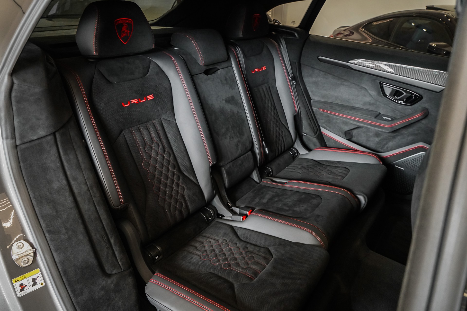 LAMBORGHINI Urus Performante "60 Aniversario"-image-28