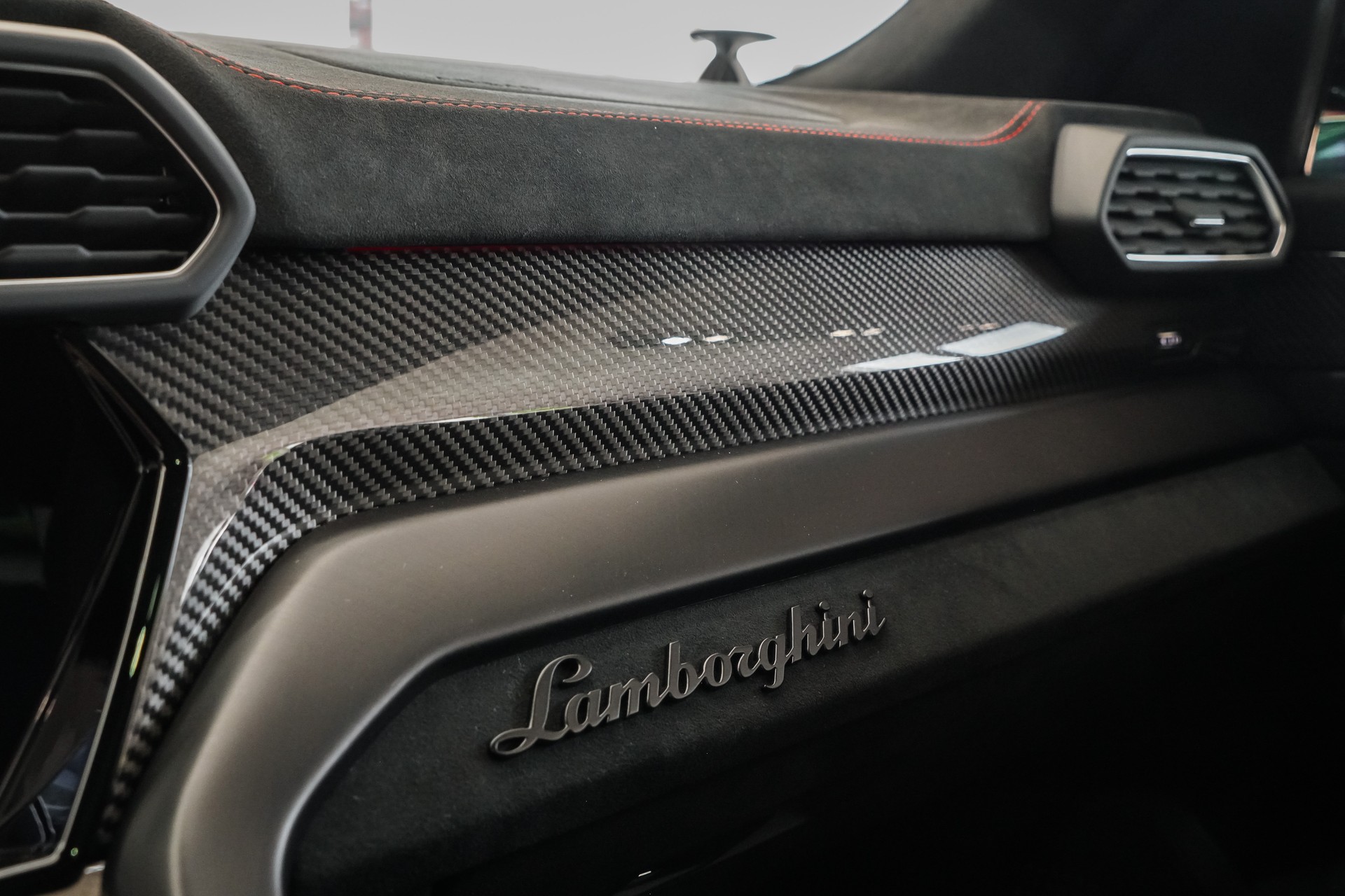 LAMBORGHINI Urus Performante "60 Aniversario"-image-26
