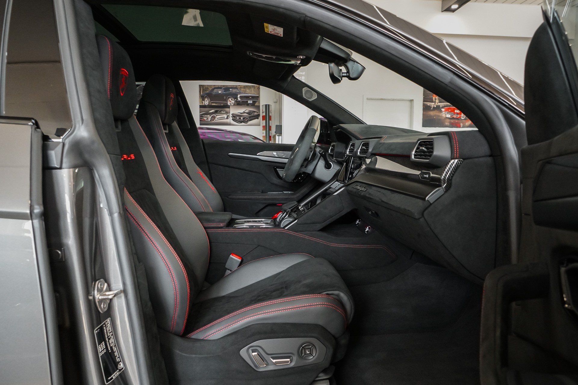LAMBORGHINI Urus Performante "60 Aniversario"-image-31