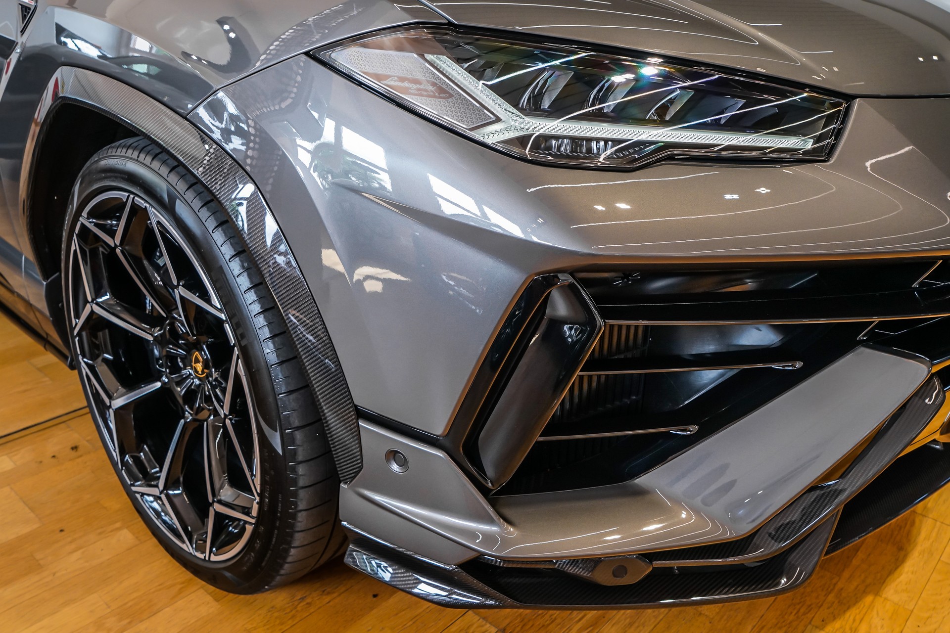 LAMBORGHINI Urus Performante "60 Aniversario"-image-4