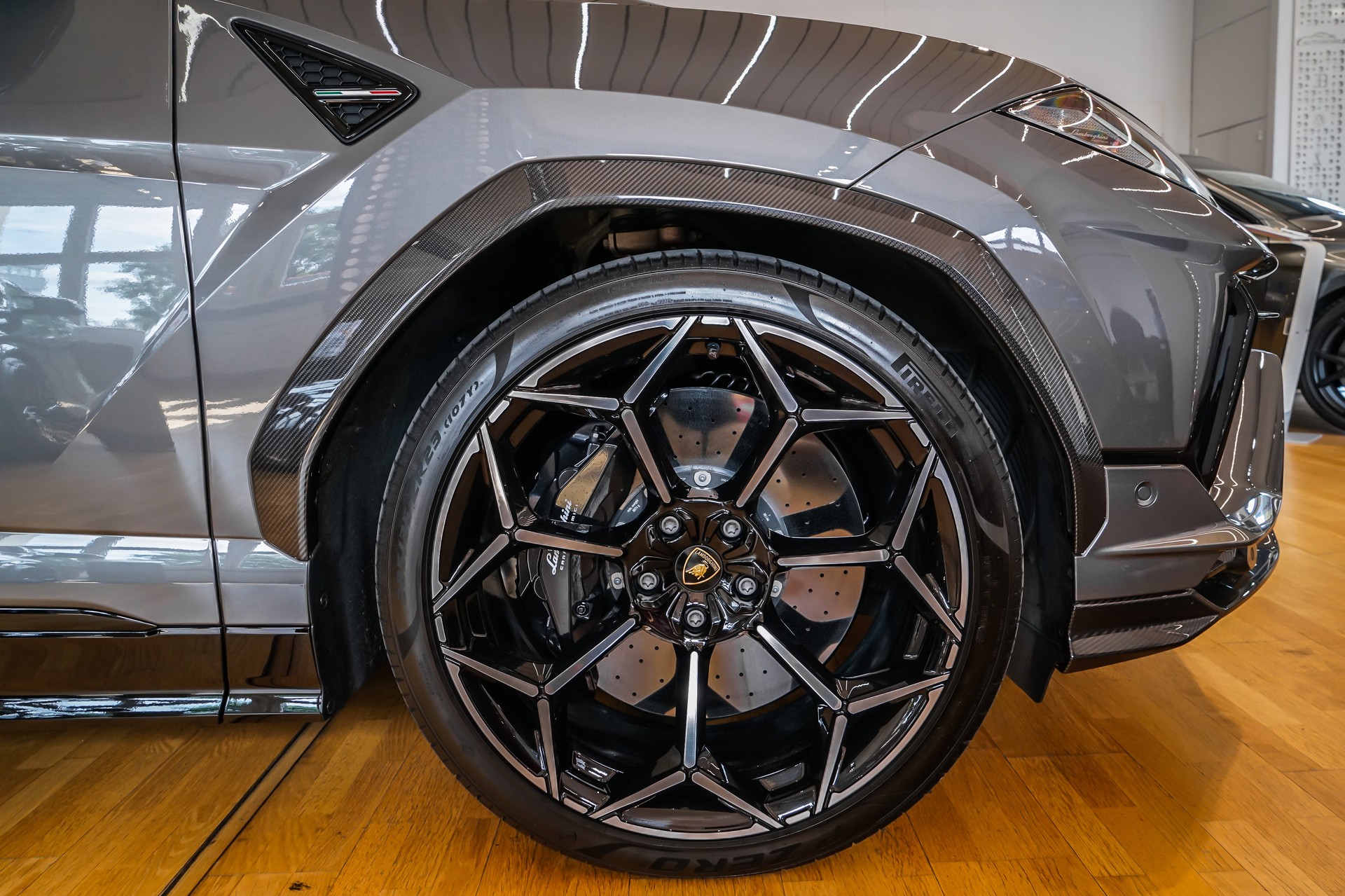 LAMBORGHINI Urus Performante "60 Aniversario"-image-3