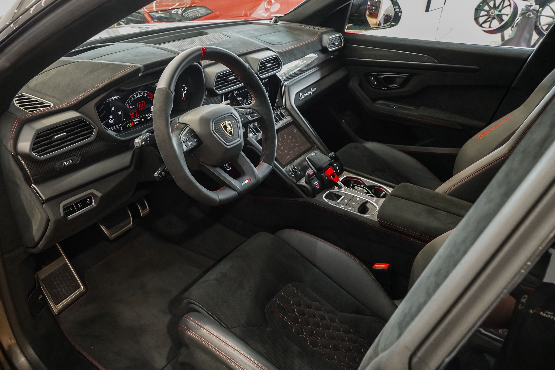 LAMBORGHINI Urus Performante "60 Aniversario"-image-18