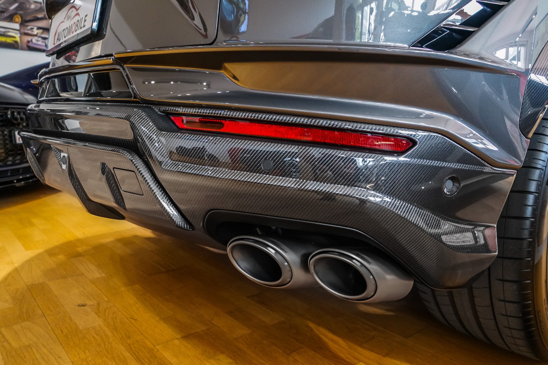 LAMBORGHINI Urus Performante "60 Aniversario"-image-10