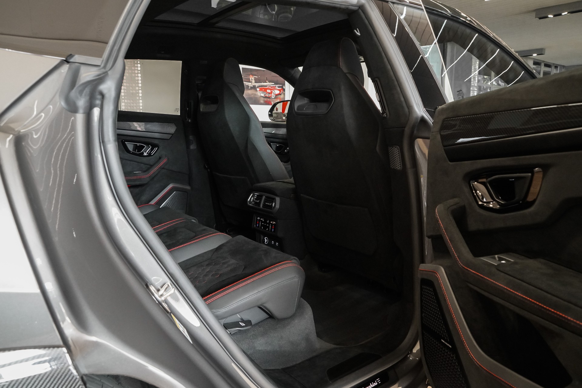 LAMBORGHINI Urus Performante "60 Aniversario"-image-27