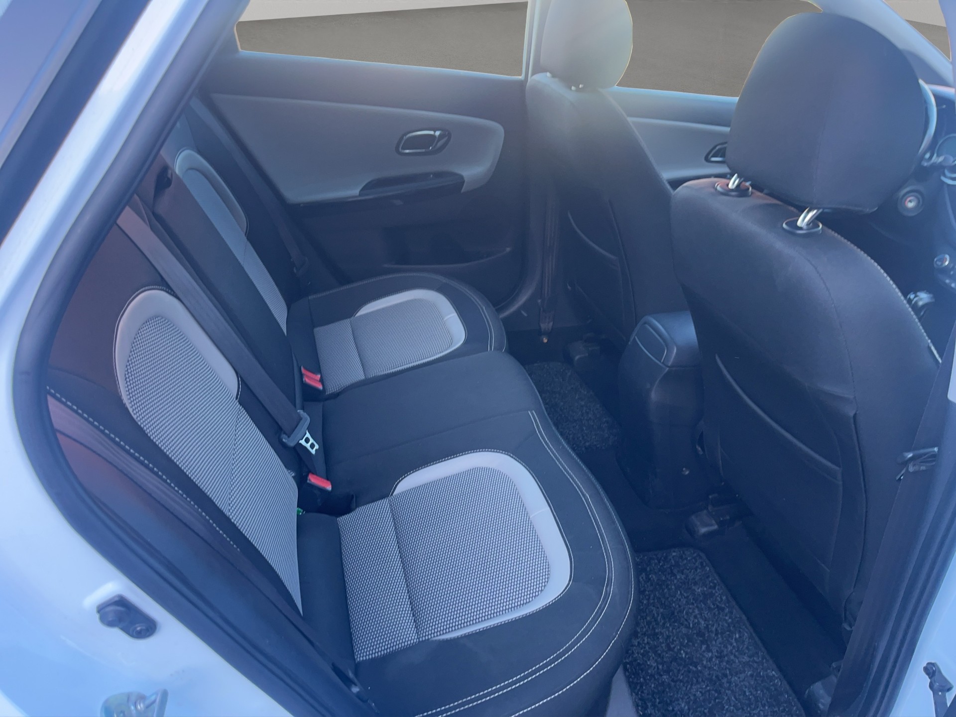 KIA Cee'd Sportswagon 1.6 GDi FiFa Wolrd Cup Edition-image-5