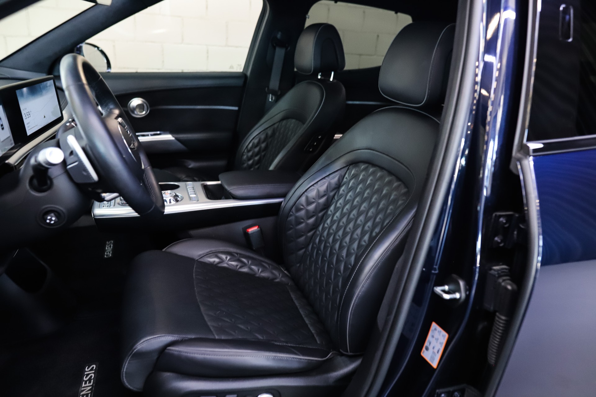 GENESIS GV60 77.4 kWh Premium *Capri Blue*-image-9