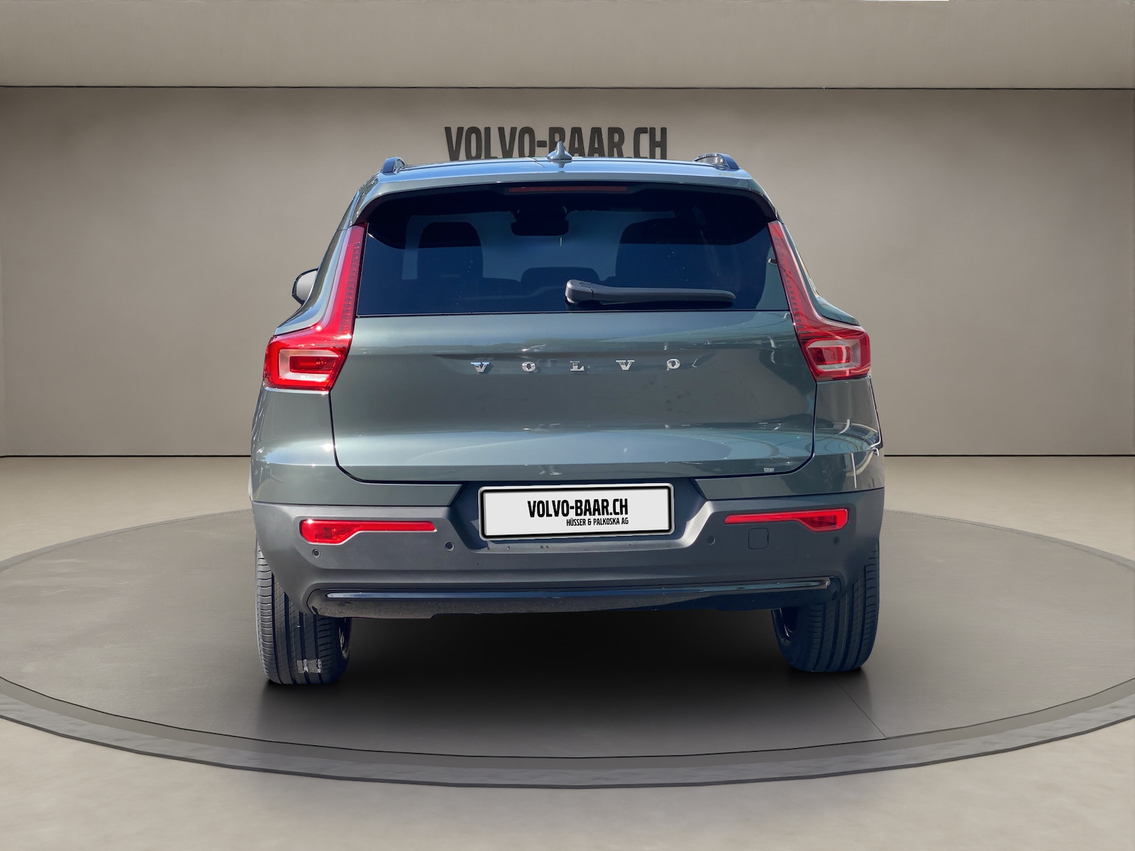 VOLVO XC40 2.0 B3 MH Plus Dark-image-3