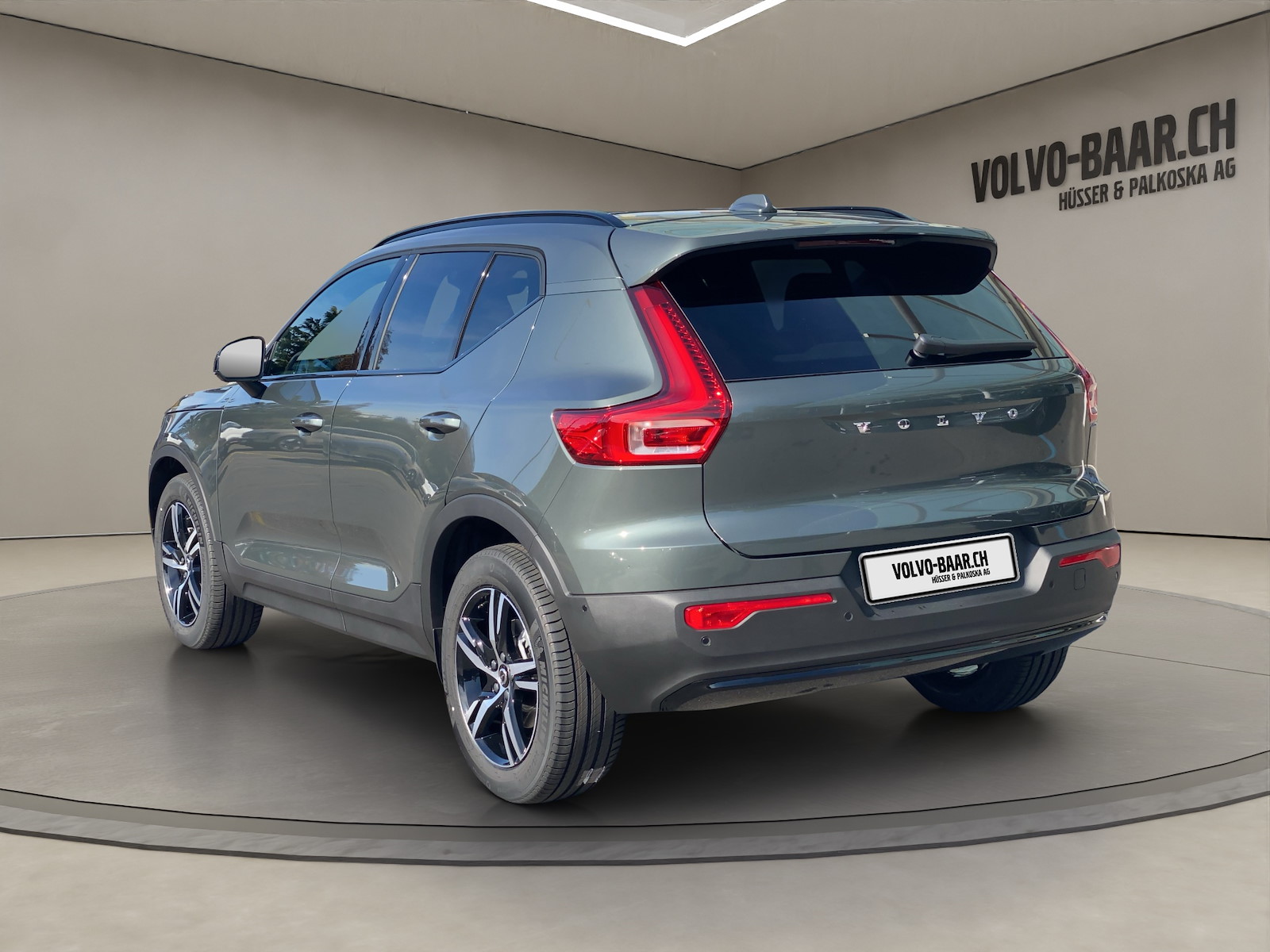 VOLVO XC40 2.0 B3 MH Plus Dark-image-2