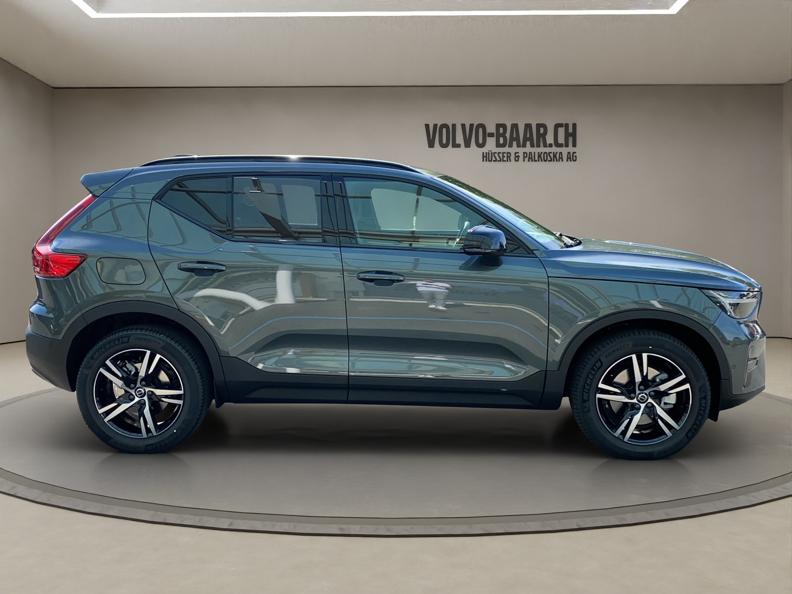 VOLVO XC40 2.0 B3 MH Plus Dark-image-5