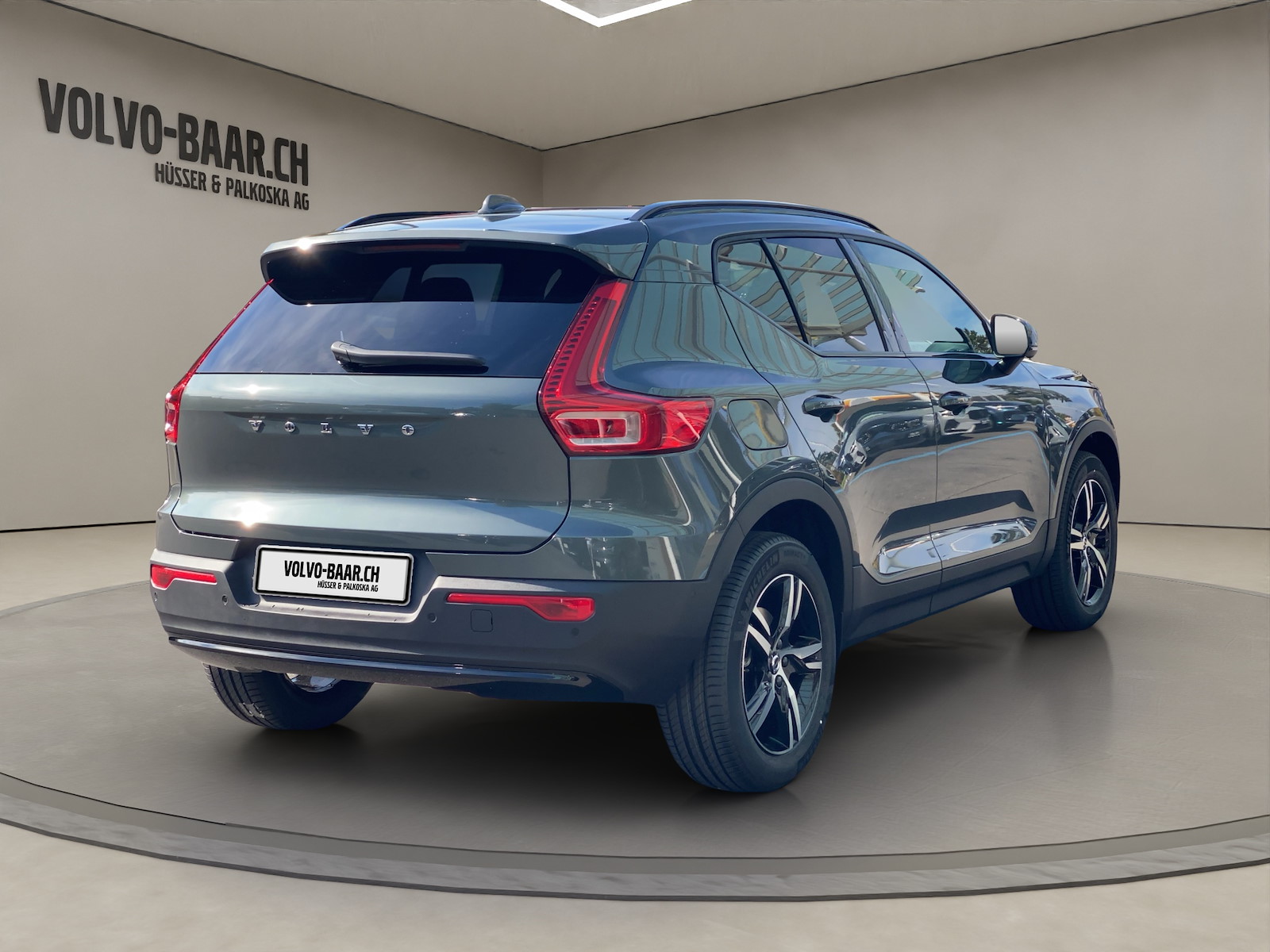 VOLVO XC40 2.0 B3 MH Plus Dark-image-4