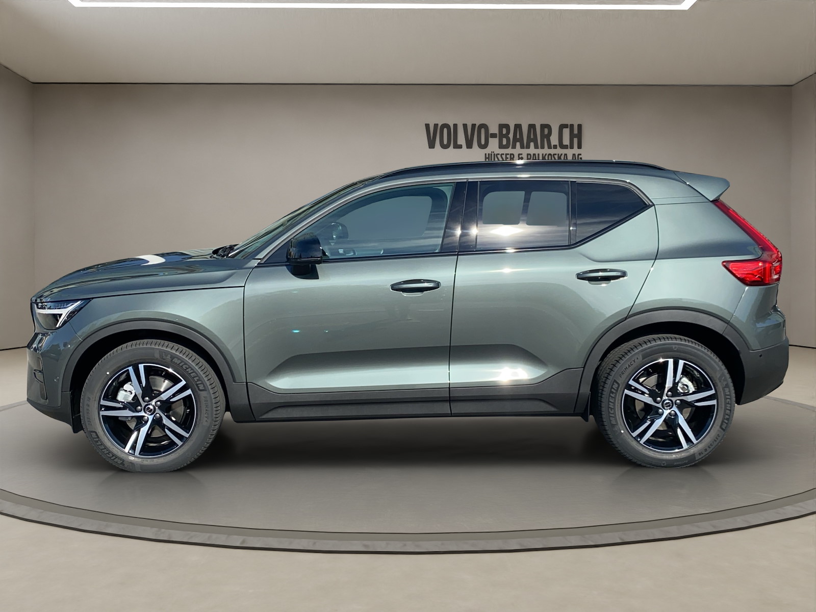 VOLVO XC40 2.0 B3 MH Plus Dark-image-1
