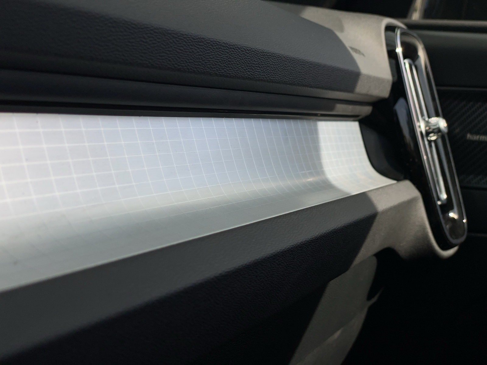 VOLVO XC40 2.0 B3 MH Plus Dark-image-15