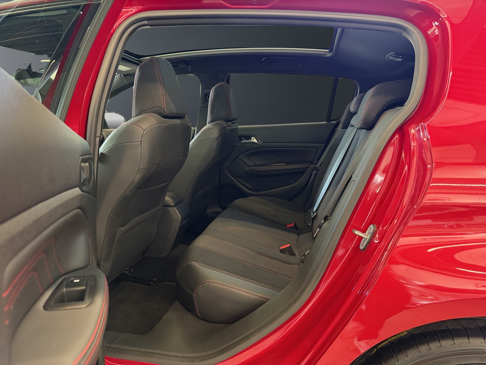 PEUGEOT 308 1.2 Pure Tech GT Line-image-15