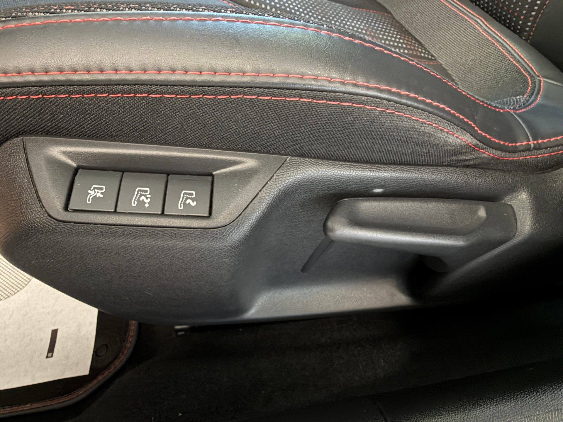 PEUGEOT 308 1.2 Pure Tech GT Line-image-23