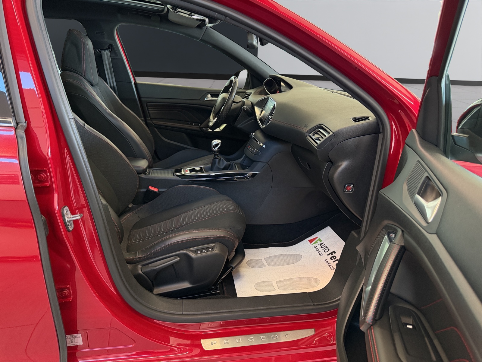 PEUGEOT 308 1.2 Pure Tech GT Line-image-19