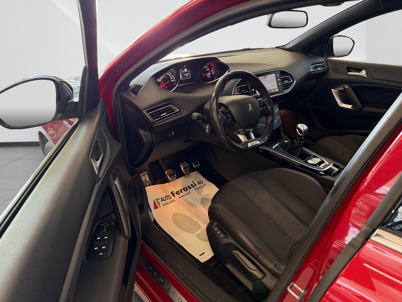 PEUGEOT 308 1.2 Pure Tech GT Line-image-30