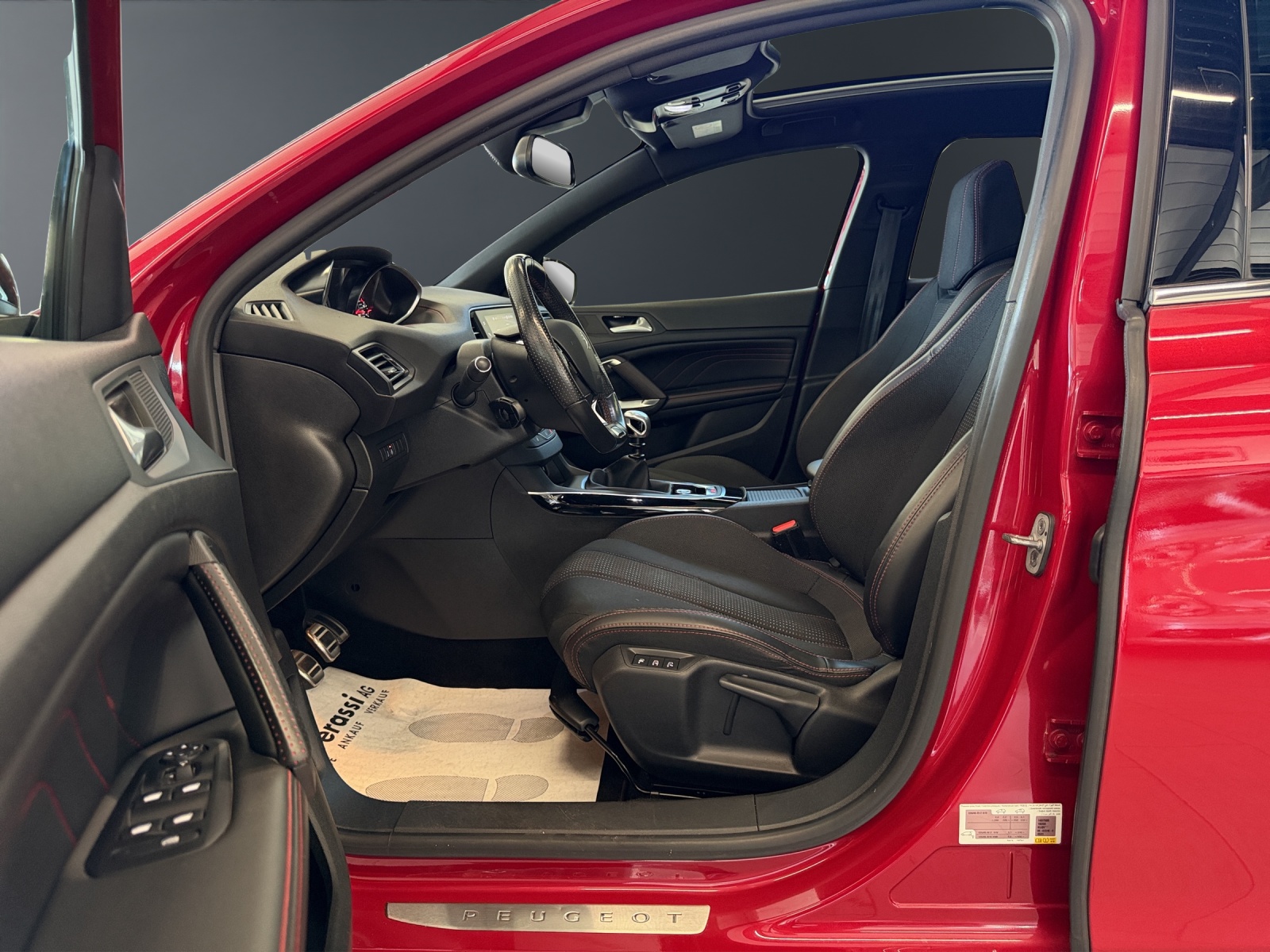 PEUGEOT 308 1.2 Pure Tech GT Line-image-14