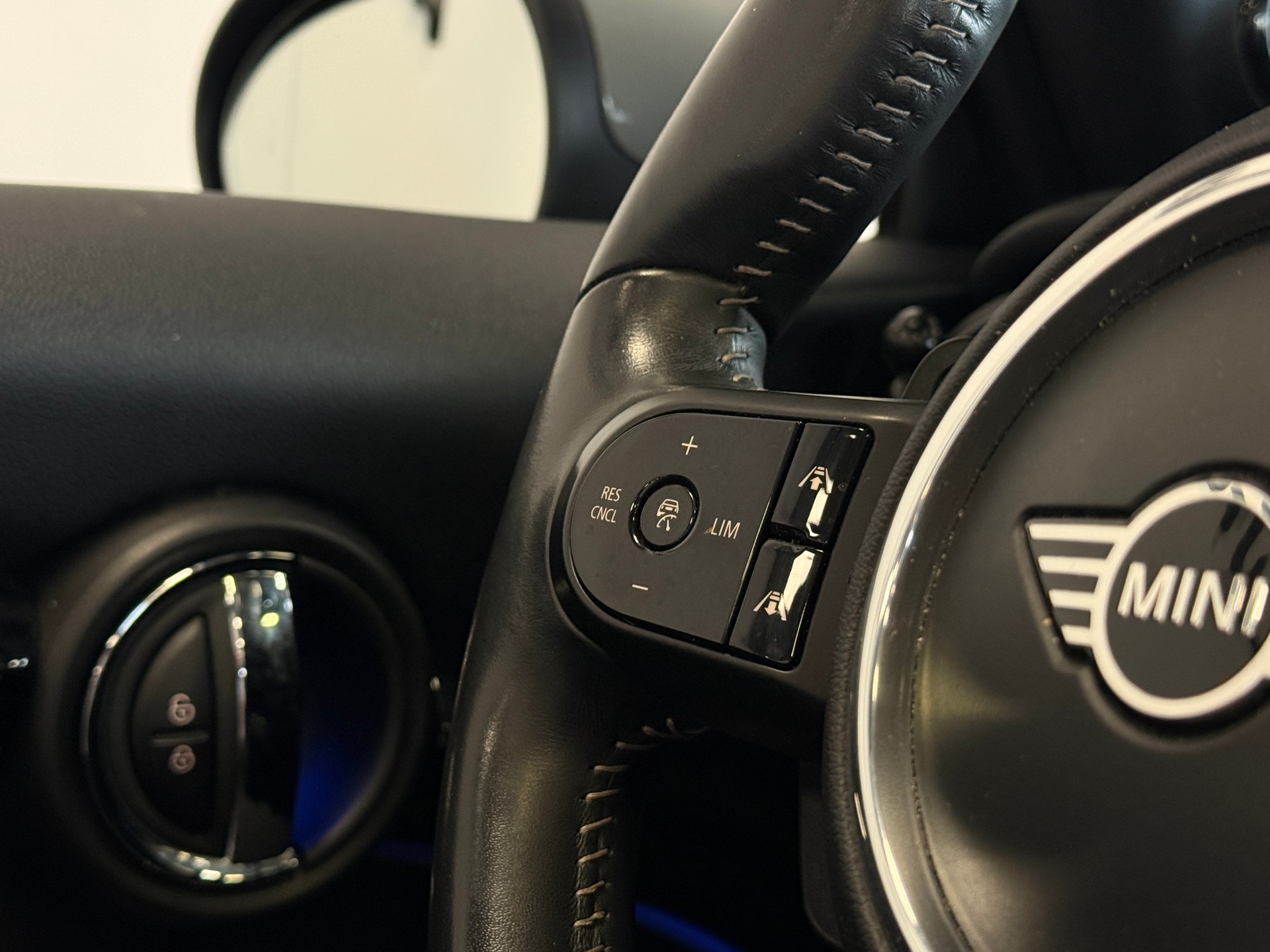 MINI Cooper S Cabriolet DKG *John Cooper Works Paket*-image-5