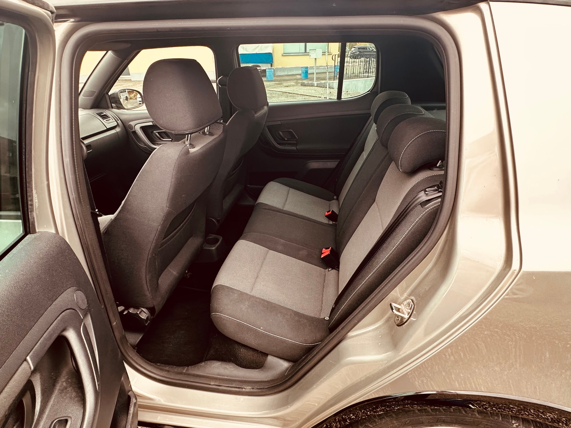 SKODA Fabia 1.2 TSI Monte Carlo DSG-image-4