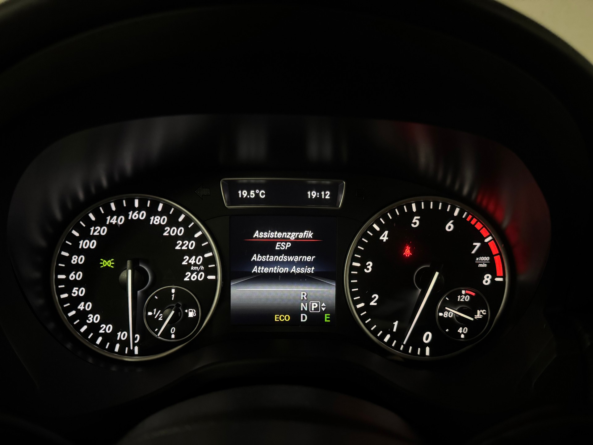 MERCEDES-BENZ A 200 Style 7G-DCT-image-15