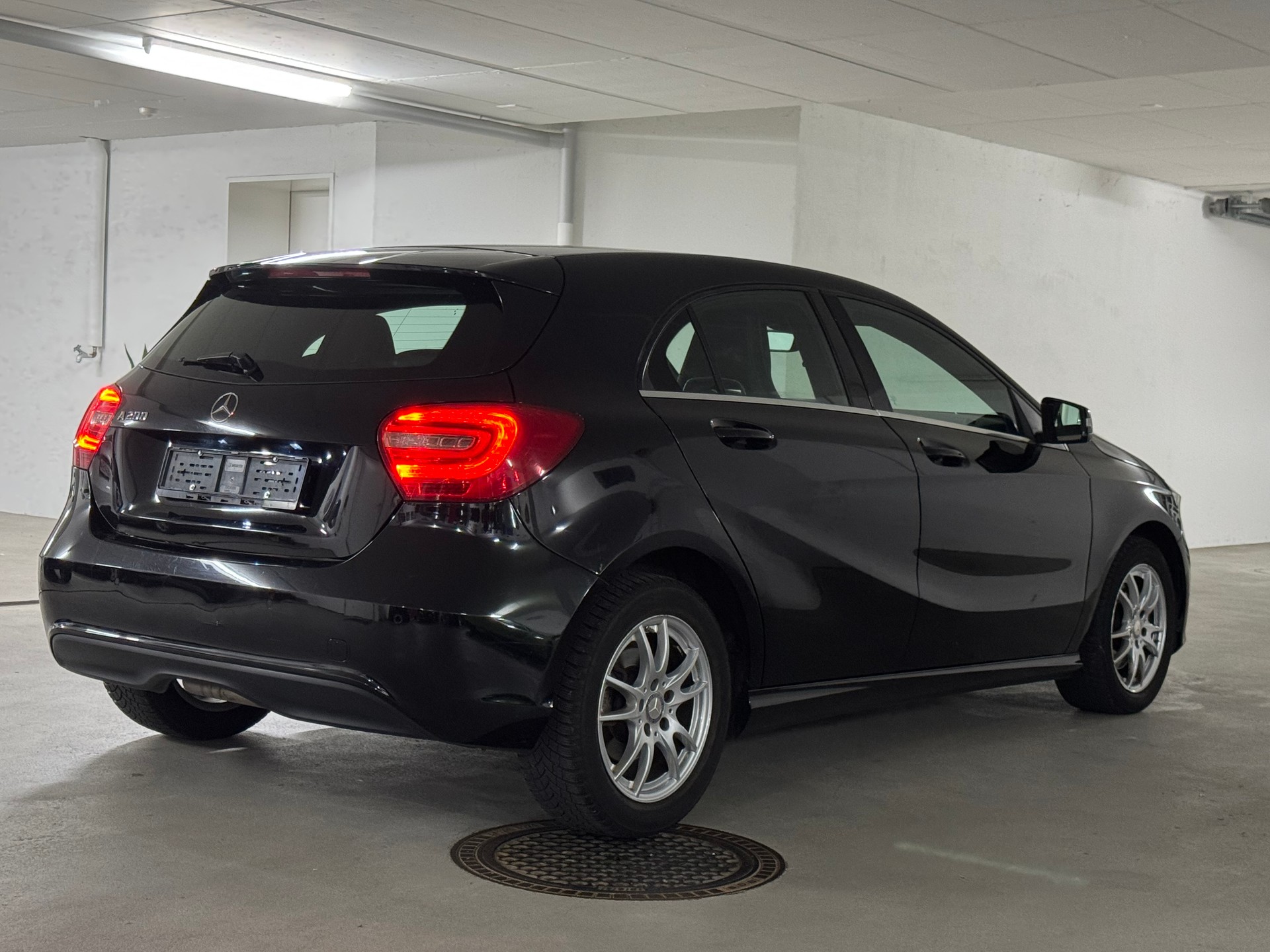 MERCEDES-BENZ A 200 Style 7G-DCT-image-6