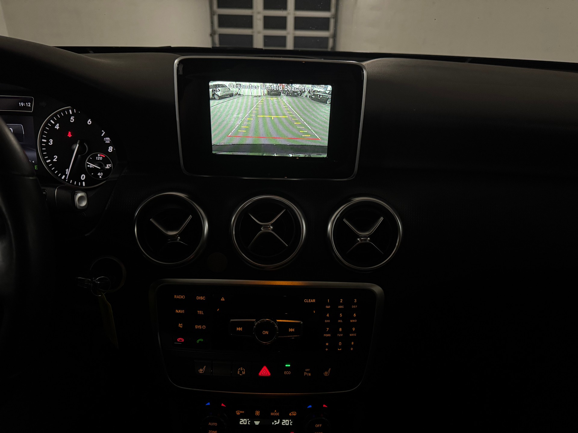 MERCEDES-BENZ A 200 Style 7G-DCT-image-14