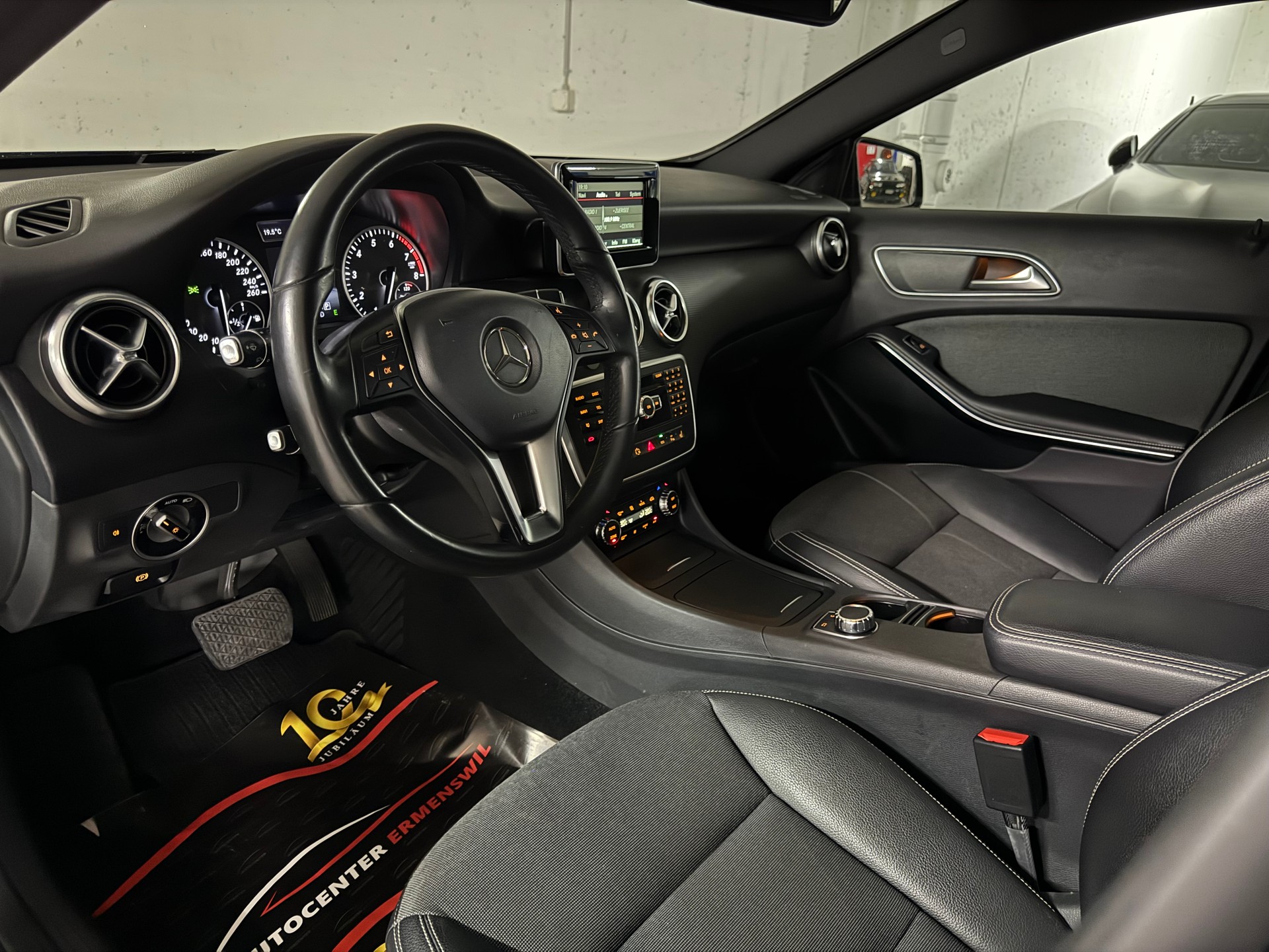 MERCEDES-BENZ A 200 Style 7G-DCT-image-8