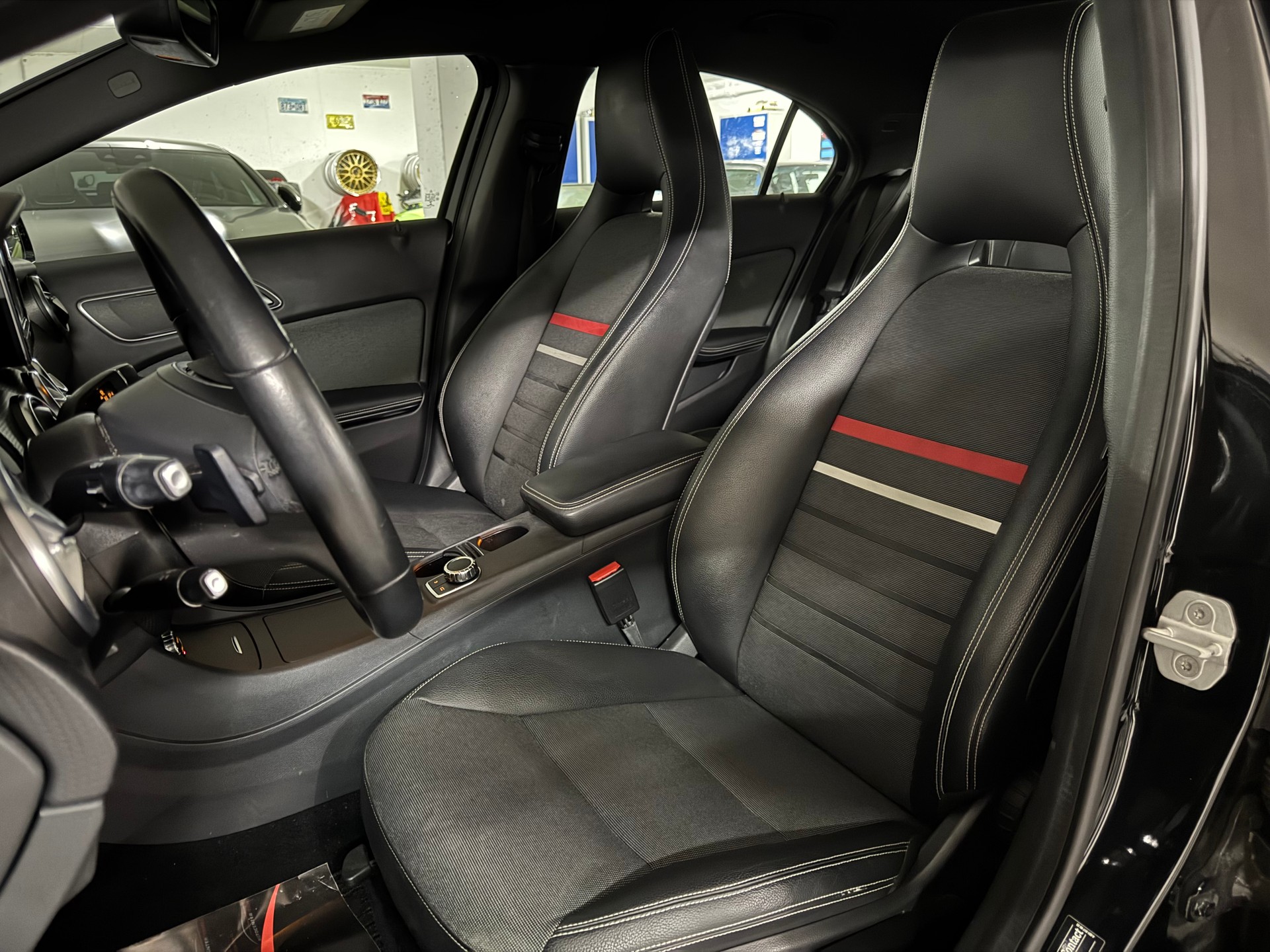 MERCEDES-BENZ A 200 Style 7G-DCT-image-10